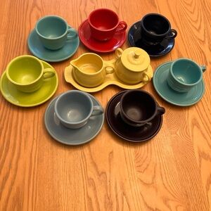 Fiestaware set of 7 tea cups & saucers with sugar/creamer with tray vintage